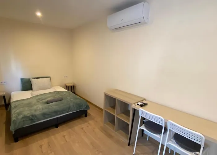 Night & Flight Airport Apartman